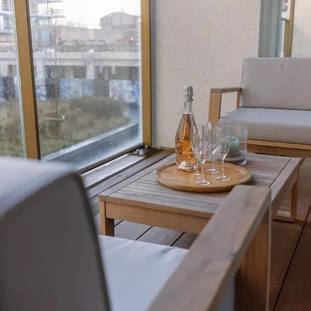 Semesterbostad Huswell - Bright In Sky Garden With Terrace